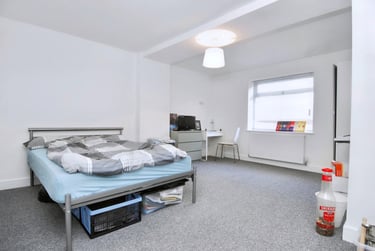 2 bed flat, Quaker Lane Flat 3, Peverell, Plymouth, PL34FA - Image 1